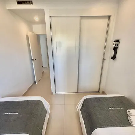 Sunset Drive 9-18 Poniente *