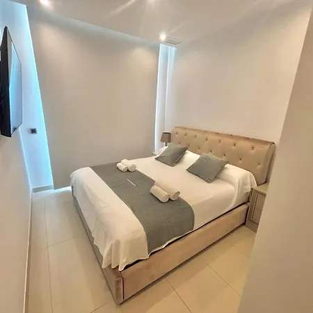 Sunset Drive 9-18 Poniente *