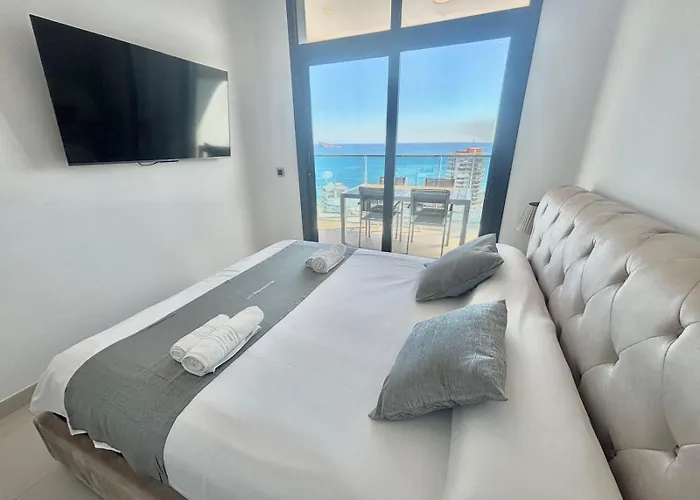 Sunset Drive 9-18 Poniente
